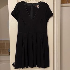 EUC Banana Republic 12P black v-neck dress